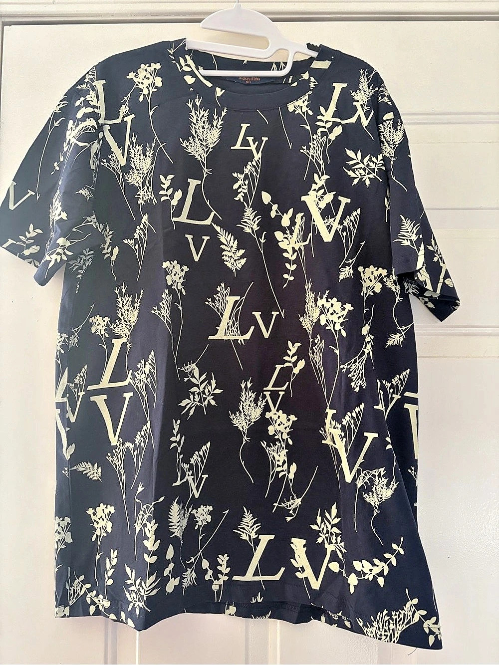 Inspired fashion Floral Monogram T-Shirt in Black & Gold